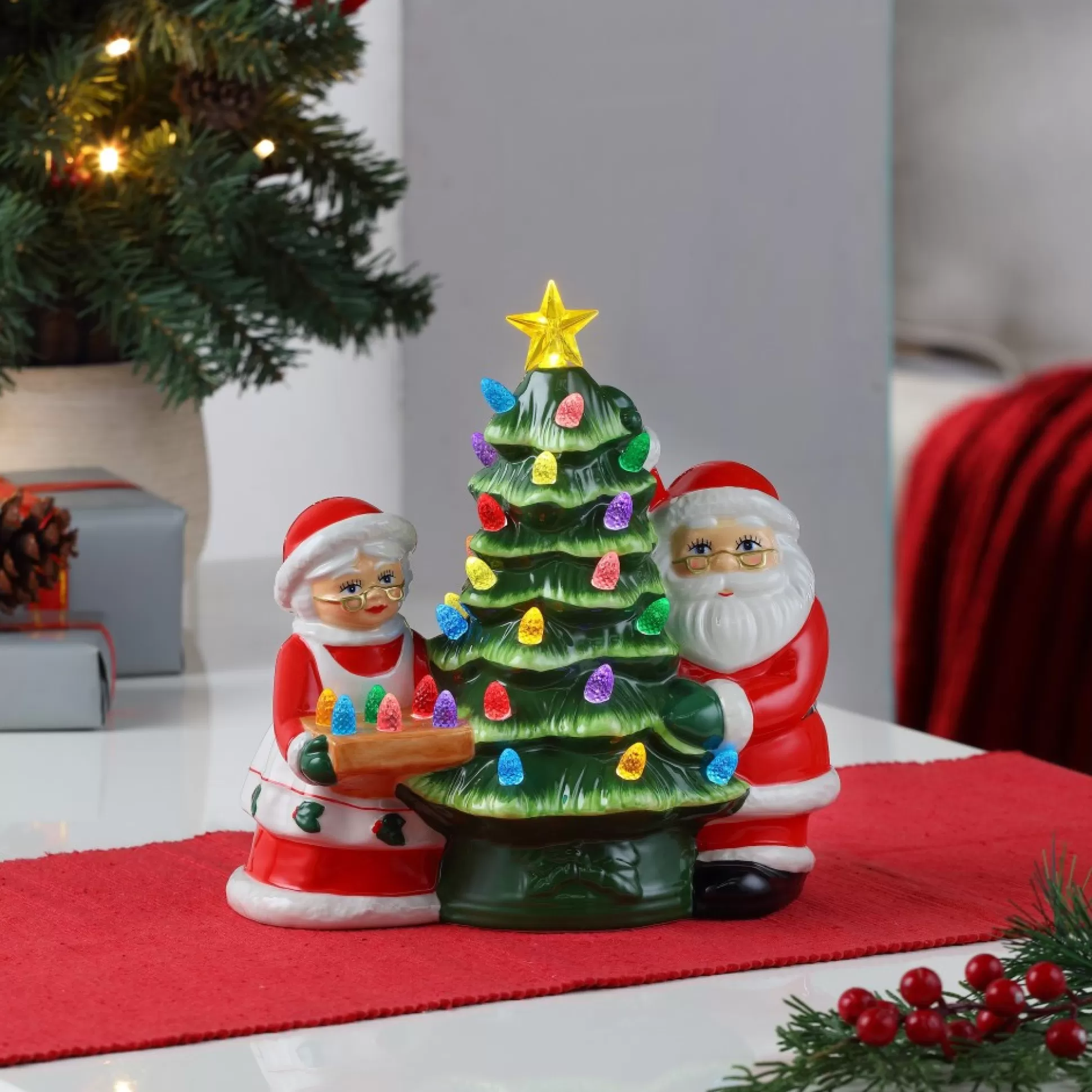 Best Mr. Christmas 9.25" Santa & Mrs. Claus Nostalgic Ceramic Tree